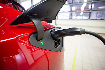 Paravan und E-Mibilität umbau Tesla 