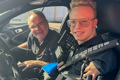 Detailaufnahme des digitalen Space Drive II Lenksystems in Aktion – innovative Fahrzeugsteuerung auf Knopfdruck.