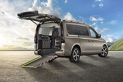 VW Caddy mit Heckeinsteig und Rampe.