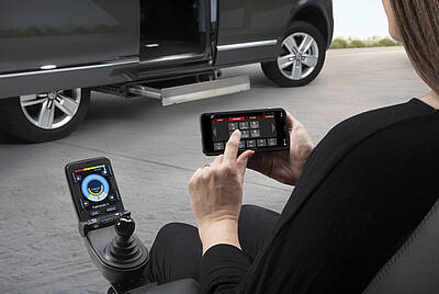 Behindertengerechter Umbau VW T6.1 Kassettenlift Lift für eingeschränkte Personen Auto steuern mit App Touch Display