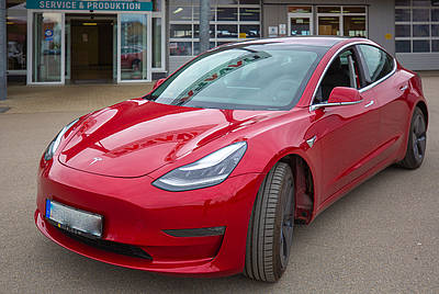 Paravan News E Mobilität umgebauter Tesla 3