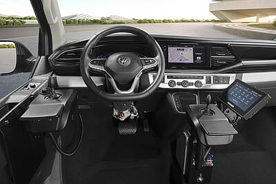 Fahrzeug für Menschen mit Behinderung Umbau für Behinderte VW T6.1 Cockpit Fahr- und Lenkhilfe Lenksystem Space Drive großer Innenraum
