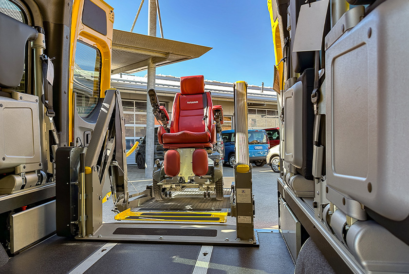 PARAVAN Elektromobilität mit Handicap – geräumiger Innenraum eines barrierefreien E-Shuttles